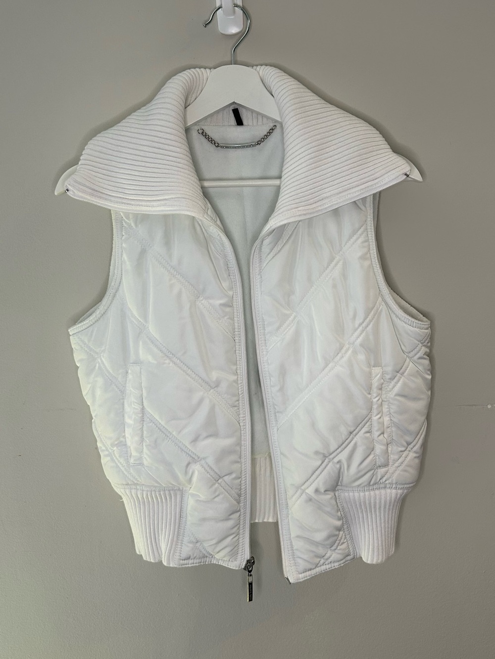 White Quilted Sleeveless Puffer Vest with Ribbed Collar Medium
